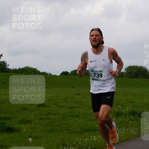 05.05.2024 - 7. Wedeler Halbmarathon Fuchs,  Jonas http://msf.ph/oto/6232368 05.05.2024 11:09:21 Laufen 739 meine-sportfotos.de