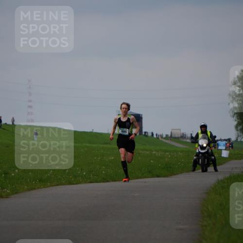 05.05.2024 - 7. Wedeler Halbmarathon Fuchs,  Jonas http://msf.ph/oto/6232385 05.05.2024 11:10:36 Laufen 989 meine-sportfotos.de