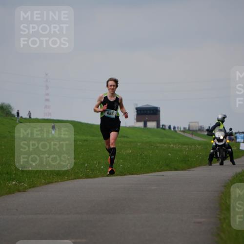 05.05.2024 - 7. Wedeler Halbmarathon Fuchs,  Jonas http://msf.ph/oto/6232393 05.05.2024 11:10:38 Laufen 685 meine-sportfotos.de