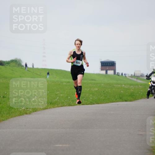 05.05.2024 - 7. Wedeler Halbmarathon Fuchs,  Jonas http://msf.ph/oto/6232399 05.05.2024 11:10:39 Laufen 685 meine-sportfotos.de