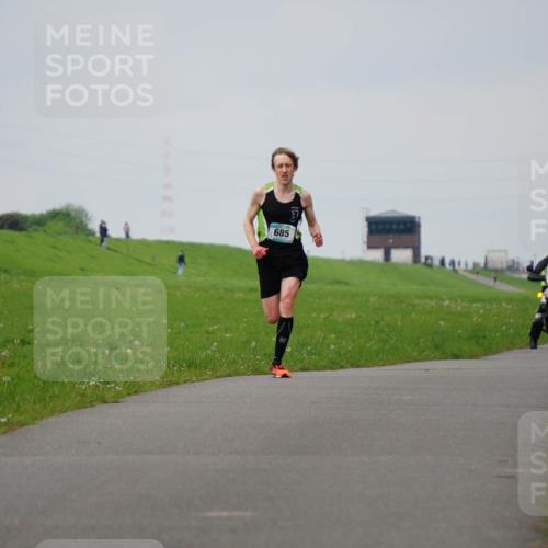 05.05.2024 - 7. Wedeler Halbmarathon Fuchs,  Jonas http://msf.ph/oto/6232400 05.05.2024 11:10:39 Laufen 685 meine-sportfotos.de