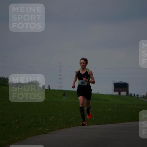 05.05.2024 - 7. Wedeler Halbmarathon Fuchs,  Jonas http://msf.ph/oto/6232408 05.05.2024 11:10:40 Laufen 685 meine-sportfotos.de