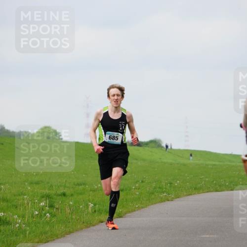 05.05.2024 - 7. Wedeler Halbmarathon Fuchs,  Jonas http://msf.ph/oto/6232410 05.05.2024 11:10:45 Laufen 685 meine-sportfotos.de