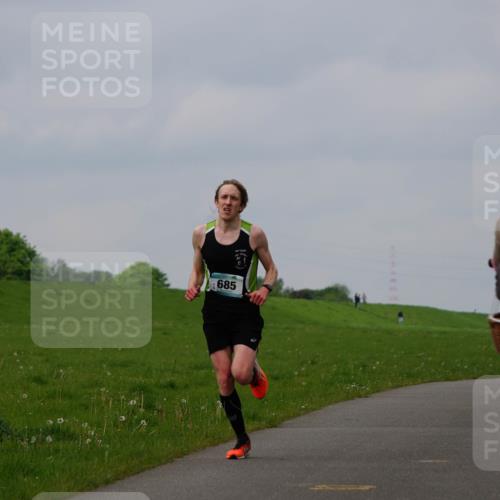 05.05.2024 - 7. Wedeler Halbmarathon Fuchs,  Jonas http://msf.ph/oto/6232413 05.05.2024 11:10:45 Laufen 685 meine-sportfotos.de