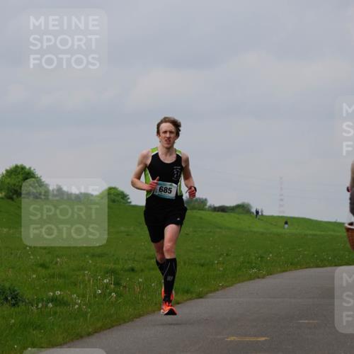 05.05.2024 - 7. Wedeler Halbmarathon Fuchs,  Jonas http://msf.ph/oto/6232414 05.05.2024 11:10:45 Laufen 685 meine-sportfotos.de