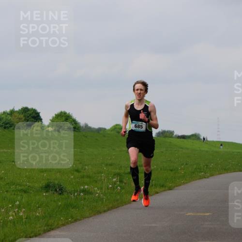 05.05.2024 - 7. Wedeler Halbmarathon Fuchs,  Jonas http://msf.ph/oto/6232416 05.05.2024 11:10:46 Laufen 685 meine-sportfotos.de