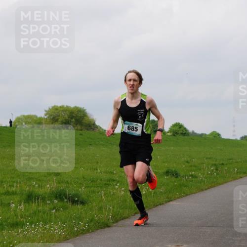 05.05.2024 - 7. Wedeler Halbmarathon Fuchs,  Jonas http://msf.ph/oto/6232423 05.05.2024 11:10:48 Laufen 685 meine-sportfotos.de