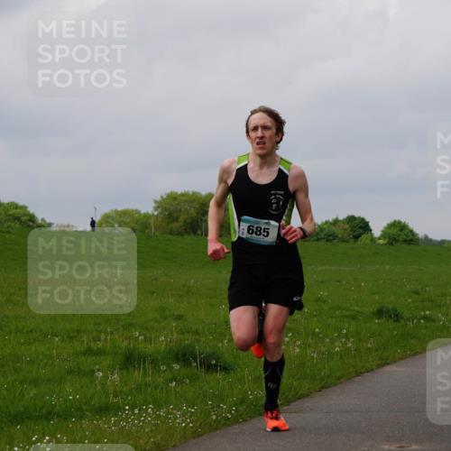 05.05.2024 - 7. Wedeler Halbmarathon Fuchs,  Jonas http://msf.ph/oto/6232426 05.05.2024 11:10:49 Laufen 685 meine-sportfotos.de