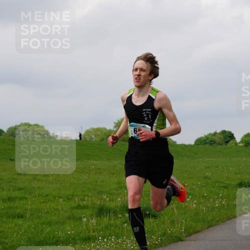 05.05.2024 - 7. Wedeler Halbmarathon Fuchs,  Jonas http://msf.ph/oto/6232428 05.05.2024 11:10:49 Laufen 6 meine-sportfotos.de