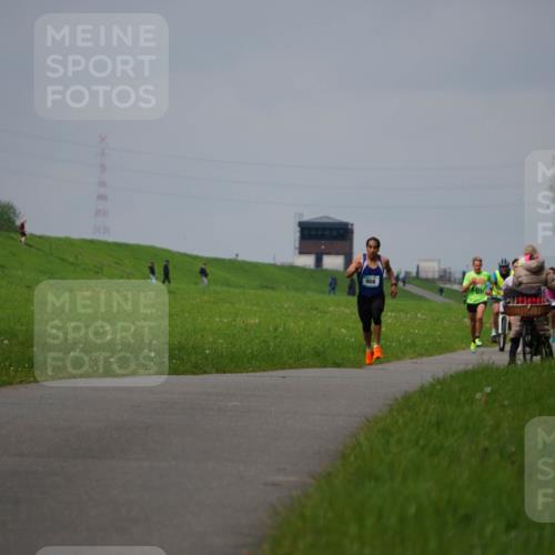 05.05.2024 - 7. Wedeler Halbmarathon Fuchs,  Jonas http://msf.ph/oto/6232446 05.05.2024 11:11:28 Laufen 908 meine-sportfotos.de