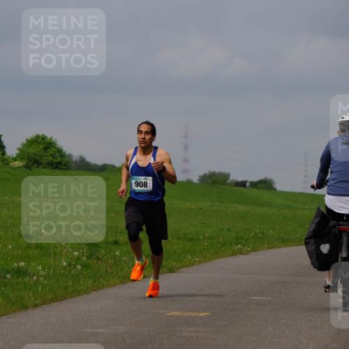 05.05.2024 - 7. Wedeler Halbmarathon Fuchs,  Jonas http://msf.ph/oto/6232455 05.05.2024 11:11:42 Laufen 908 meine-sportfotos.de