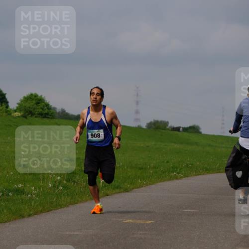 05.05.2024 - 7. Wedeler Halbmarathon Fuchs,  Jonas http://msf.ph/oto/6232457 05.05.2024 11:11:43 Laufen 908 meine-sportfotos.de