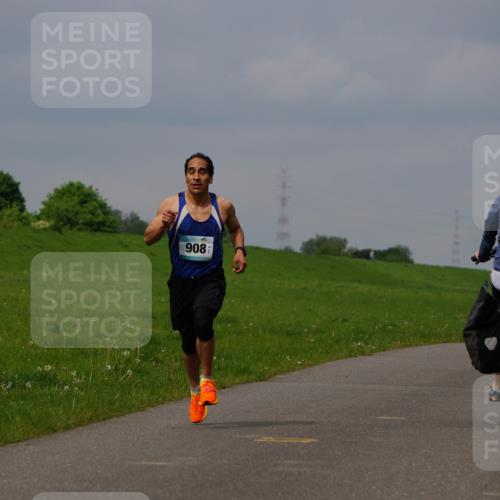 05.05.2024 - 7. Wedeler Halbmarathon Fuchs,  Jonas http://msf.ph/oto/6232458 05.05.2024 11:11:43 Laufen 908 meine-sportfotos.de