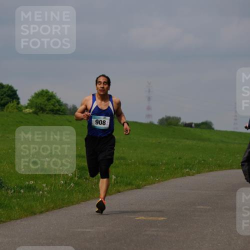 05.05.2024 - 7. Wedeler Halbmarathon Fuchs,  Jonas http://msf.ph/oto/6232459 05.05.2024 11:11:43 Laufen 908 meine-sportfotos.de