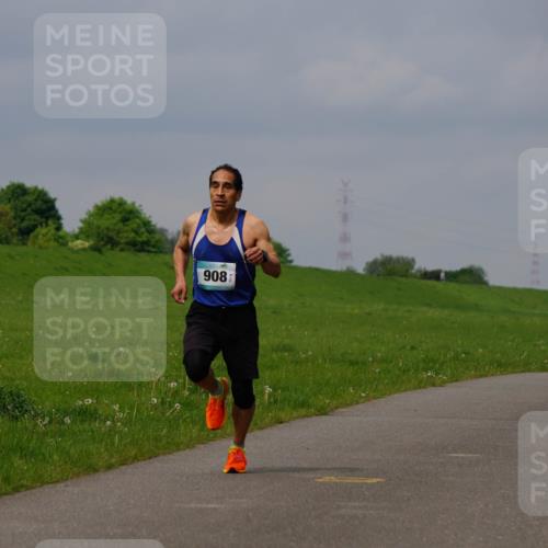 05.05.2024 - 7. Wedeler Halbmarathon Fuchs,  Jonas http://msf.ph/oto/6232460 05.05.2024 11:11:43 Laufen 908 meine-sportfotos.de