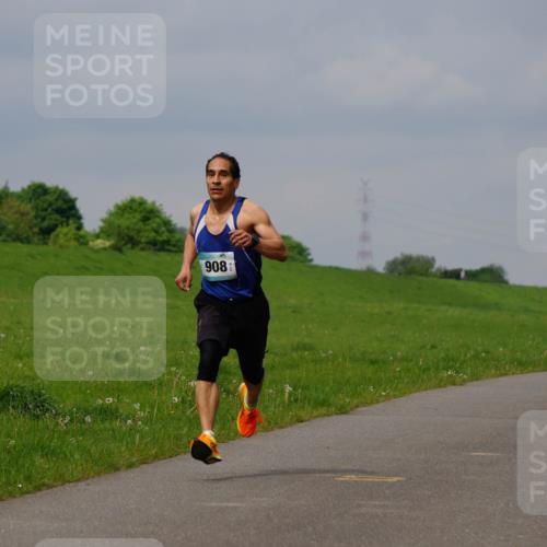 05.05.2024 - 7. Wedeler Halbmarathon Fuchs,  Jonas http://msf.ph/oto/6232461 05.05.2024 11:11:43 Laufen 908 meine-sportfotos.de