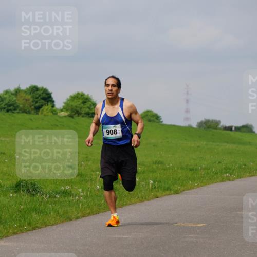 05.05.2024 - 7. Wedeler Halbmarathon Fuchs,  Jonas http://msf.ph/oto/6232462 05.05.2024 11:11:43 Laufen 908 meine-sportfotos.de