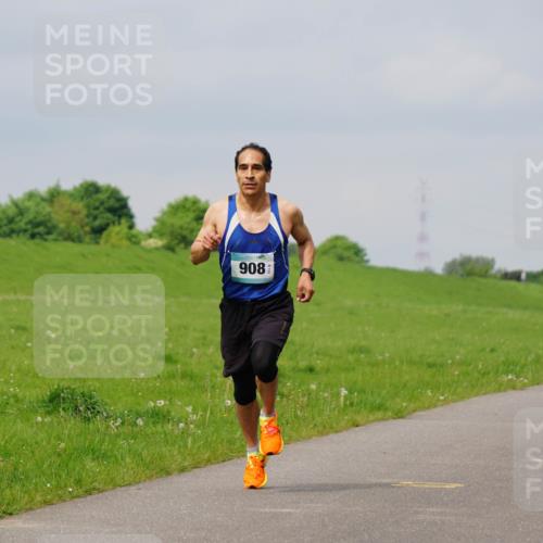 05.05.2024 - 7. Wedeler Halbmarathon Fuchs,  Jonas http://msf.ph/oto/6232463 05.05.2024 11:11:43 Laufen 908 meine-sportfotos.de