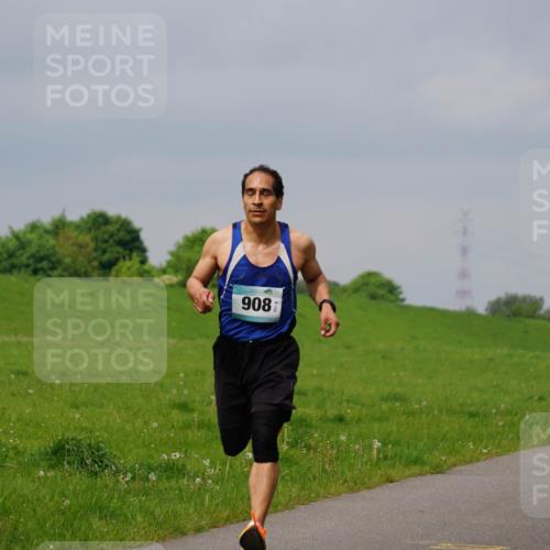 05.05.2024 - 7. Wedeler Halbmarathon Fuchs,  Jonas http://msf.ph/oto/6232464 05.05.2024 11:11:44 Laufen 908 meine-sportfotos.de