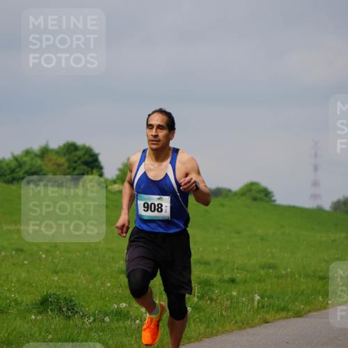 05.05.2024 - 7. Wedeler Halbmarathon Fuchs,  Jonas http://msf.ph/oto/6232465 05.05.2024 11:11:44 Laufen 908 meine-sportfotos.de