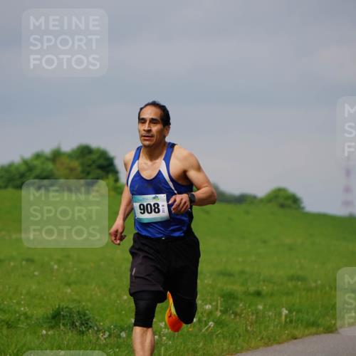 05.05.2024 - 7. Wedeler Halbmarathon Fuchs,  Jonas http://msf.ph/oto/6232466 05.05.2024 11:11:44 Laufen 806 meine-sportfotos.de