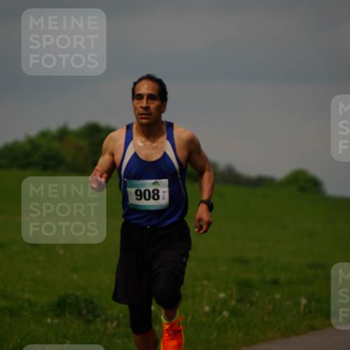 05.05.2024 - 7. Wedeler Halbmarathon Fuchs,  Jonas http://msf.ph/oto/6232467 05.05.2024 11:11:44 Laufen 908 meine-sportfotos.de