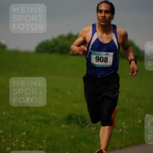 05.05.2024 - 7. Wedeler Halbmarathon Fuchs,  Jonas http://msf.ph/oto/6232468 05.05.2024 11:11:44 Laufen 908 meine-sportfotos.de