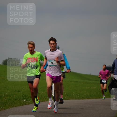 05.05.2024 - 7. Wedeler Halbmarathon Fuchs,  Jonas http://msf.ph/oto/6232486 05.05.2024 11:11:50 Laufen 90, 302 meine-sportfotos.de