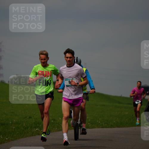 05.05.2024 - 7. Wedeler Halbmarathon Fuchs,  Jonas http://msf.ph/oto/6232487 05.05.2024 11:11:50 Laufen  meine-sportfotos.de