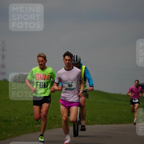 05.05.2024 - 7. Wedeler Halbmarathon Fuchs,  Jonas http://msf.ph/oto/6232488 05.05.2024 11:11:50 Laufen 90, 302 meine-sportfotos.de