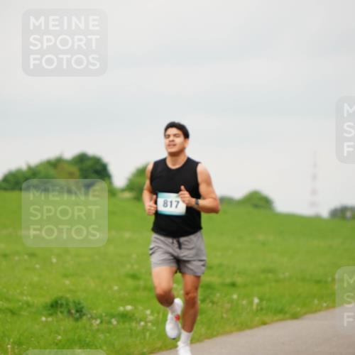 05.05.2024 - 7. Wedeler Halbmarathon Fuchs,  Jonas http://msf.ph/oto/6232591 05.05.2024 11:12:28 Laufen 817 meine-sportfotos.de