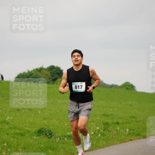 05.05.2024 - 7. Wedeler Halbmarathon Fuchs,  Jonas http://msf.ph/oto/6232594 05.05.2024 11:12:29 Laufen 817 meine-sportfotos.de