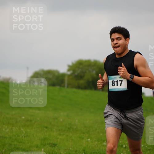 05.05.2024 - 7. Wedeler Halbmarathon Fuchs,  Jonas http://msf.ph/oto/6232607 05.05.2024 11:12:31 Laufen 817 meine-sportfotos.de