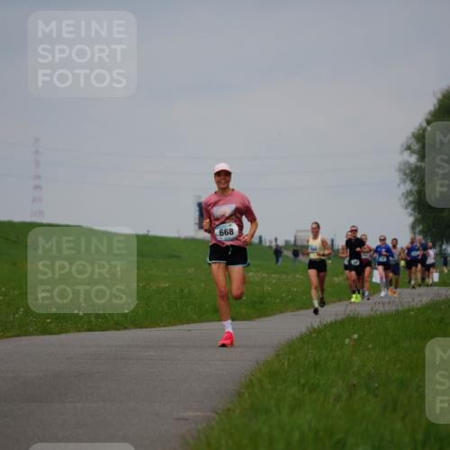 05.05.2024 - 7. Wedeler Halbmarathon Fuchs,  Jonas http://msf.ph/oto/6232646 05.05.2024 11:12:42 Laufen 668, 534 meine-sportfotos.de
