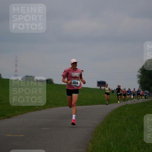 05.05.2024 - 7. Wedeler Halbmarathon Fuchs,  Jonas http://msf.ph/oto/6232673 05.05.2024 11:12:47 Laufen 668 meine-sportfotos.de