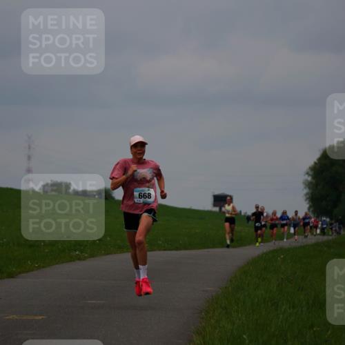 05.05.2024 - 7. Wedeler Halbmarathon Fuchs,  Jonas http://msf.ph/oto/6232678 05.05.2024 11:12:48 Laufen 668 meine-sportfotos.de