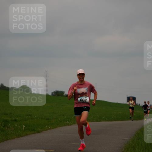 05.05.2024 - 7. Wedeler Halbmarathon Fuchs,  Jonas http://msf.ph/oto/6232683 05.05.2024 11:12:49 Laufen 668 meine-sportfotos.de