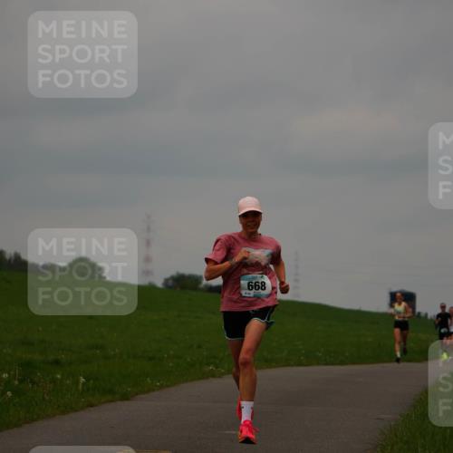 05.05.2024 - 7. Wedeler Halbmarathon Fuchs,  Jonas http://msf.ph/oto/6232684 05.05.2024 11:12:49 Laufen 668, 82 meine-sportfotos.de