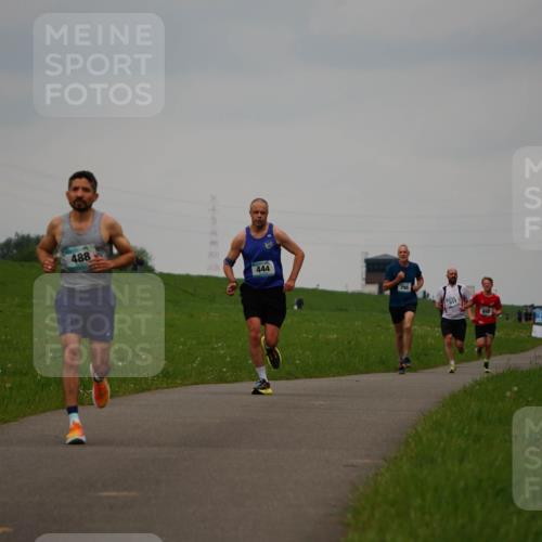 05.05.2024 - 7. Wedeler Halbmarathon Fuchs,  Jonas http://msf.ph/oto/6232838 05.05.2024 11:13:20 Laufen 4885, 444, 795, 917 meine-sportfotos.de