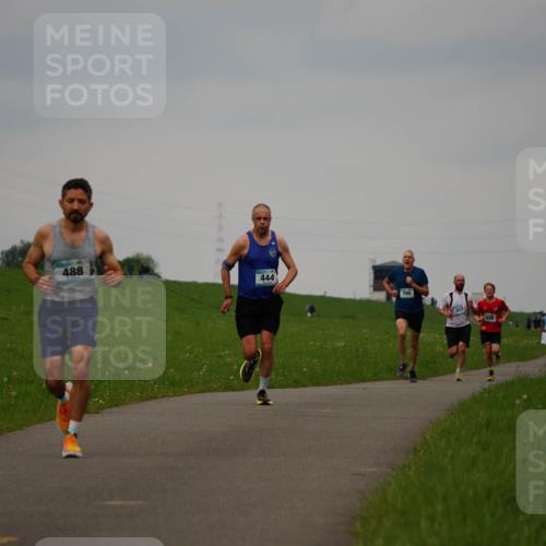 05.05.2024 - 7. Wedeler Halbmarathon Fuchs,  Jonas http://msf.ph/oto/6232841 05.05.2024 11:13:20 Laufen 00, 488, 444 meine-sportfotos.de