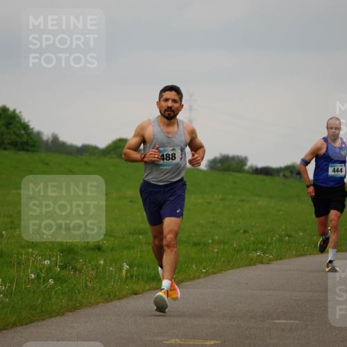 05.05.2024 - 7. Wedeler Halbmarathon Fuchs,  Jonas http://msf.ph/oto/6232849 05.05.2024 11:13:22 Laufen 488, 444 meine-sportfotos.de