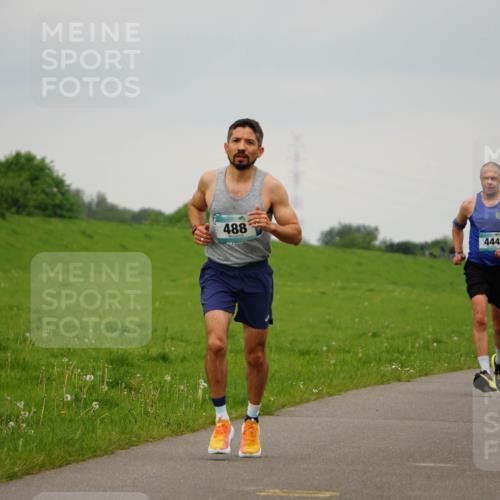 05.05.2024 - 7. Wedeler Halbmarathon Fuchs,  Jonas http://msf.ph/oto/6232851 05.05.2024 11:13:22 Laufen 488, 444 meine-sportfotos.de