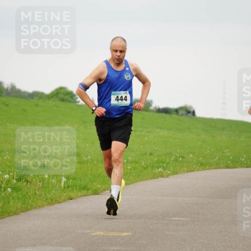 05.05.2024 - 7. Wedeler Halbmarathon Fuchs,  Jonas http://msf.ph/oto/6232860 05.05.2024 11:13:26 Laufen 444, 795, 917, 916 meine-sportfotos.de