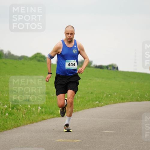 05.05.2024 - 7. Wedeler Halbmarathon Fuchs,  Jonas http://msf.ph/oto/6232861 05.05.2024 11:13:26 Laufen 444, 795, 917, 916 meine-sportfotos.de