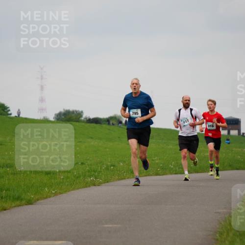 05.05.2024 - 7. Wedeler Halbmarathon Fuchs,  Jonas http://msf.ph/oto/6232883 05.05.2024 11:13:30 Laufen 795, 917, 916, 18 meine-sportfotos.de