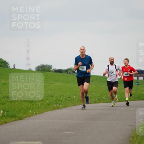 05.05.2024 - 7. Wedeler Halbmarathon Fuchs,  Jonas http://msf.ph/oto/6232884 05.05.2024 11:13:30 Laufen 795, 917, 916, 18 meine-sportfotos.de