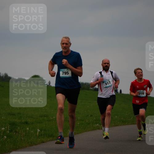 05.05.2024 - 7. Wedeler Halbmarathon Fuchs,  Jonas http://msf.ph/oto/6232893 05.05.2024 11:13:35 Laufen 795, 917, 916, 18 meine-sportfotos.de