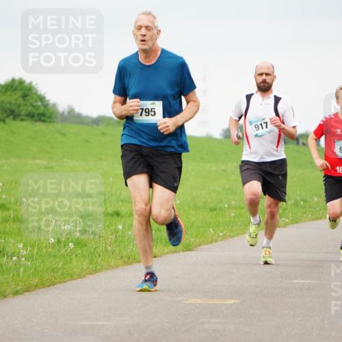 05.05.2024 - 7. Wedeler Halbmarathon Fuchs,  Jonas http://msf.ph/oto/6232901 05.05.2024 11:13:36 Laufen 795, 917, 916, 18 meine-sportfotos.de