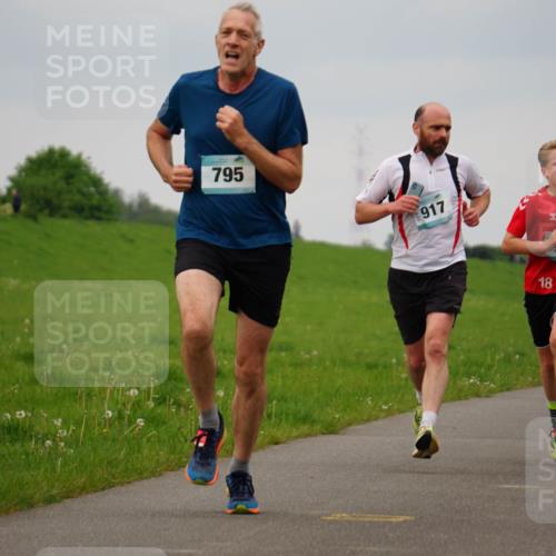 05.05.2024 - 7. Wedeler Halbmarathon Fuchs,  Jonas http://msf.ph/oto/6232905 05.05.2024 11:13:36 Laufen 795, 917, 916, 18 meine-sportfotos.de