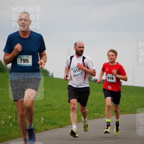05.05.2024 - 7. Wedeler Halbmarathon Fuchs,  Jonas http://msf.ph/oto/6232908 05.05.2024 11:13:36 Laufen 795, 917, 916, 18 meine-sportfotos.de